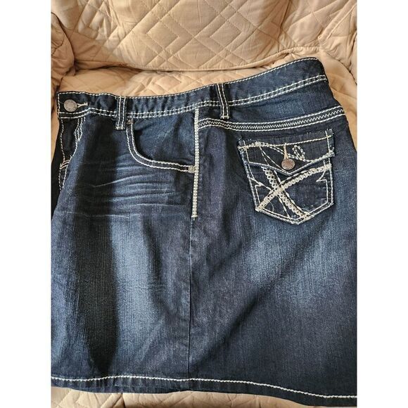 NWOT Maurices 9/10 denim skirt - Picture 4 of 7